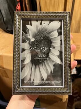 Sonoma Silver 4x6 Frame with Geometric Decorative Edge